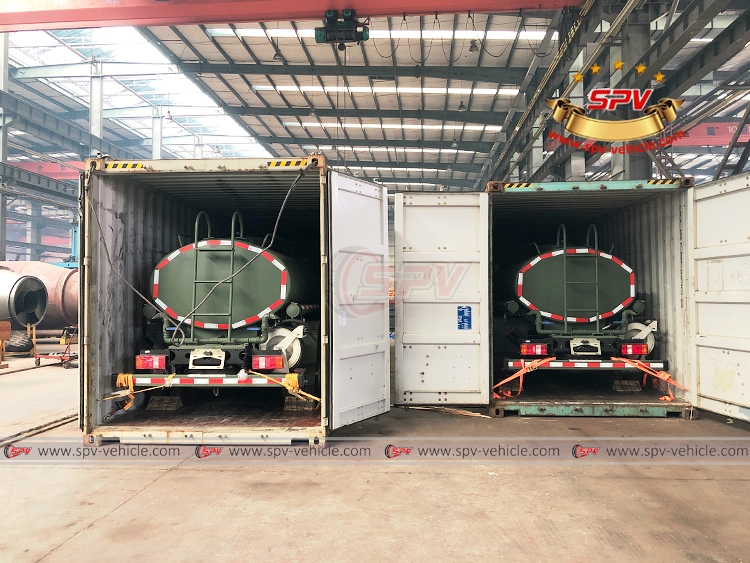 4,000 Litres Water Spraying Truck Sinotruk - Loading